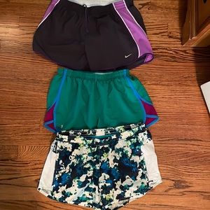 Athletic shorts bundle, size M. Under armor, Nike and old navy.